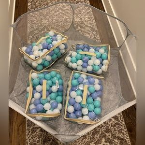 Kids ball pit with 400 balls (4 packs of 100) - blue and white